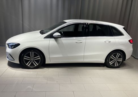 Mercedes-Benz B 200, 2022