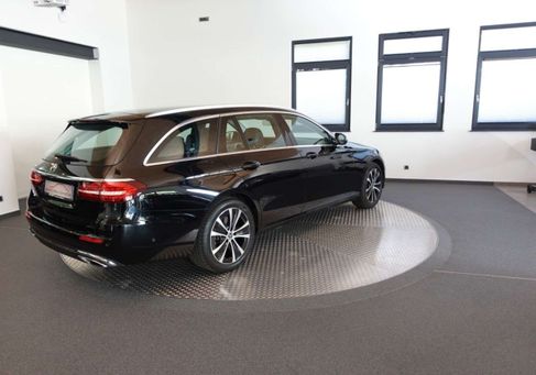 Mercedes-Benz E 300, 2021 3