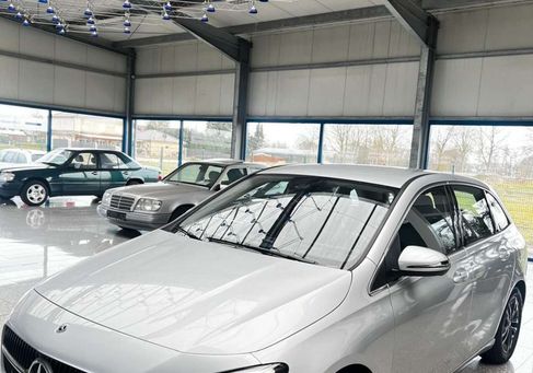 Mercedes-Benz B 180, 2023