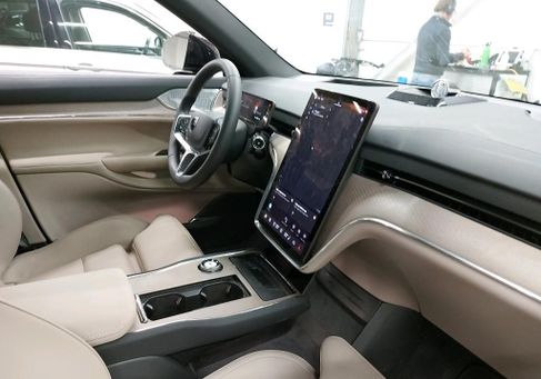 Volvo EX90, 2025