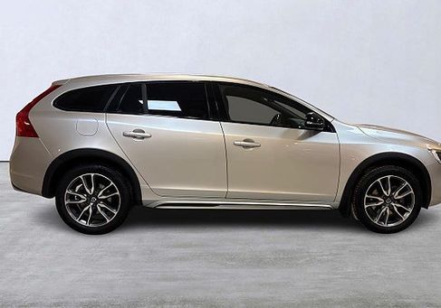 Volvo V60 Cross Country, 2018