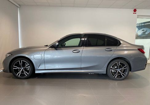 BMW 330, 2025 2