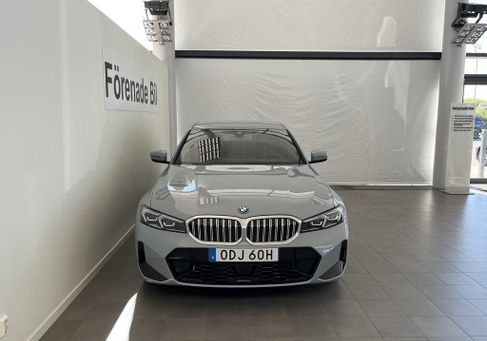 BMW 330, 2025