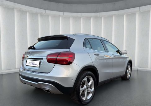 Mercedes-Benz GLA 200, 2019 3