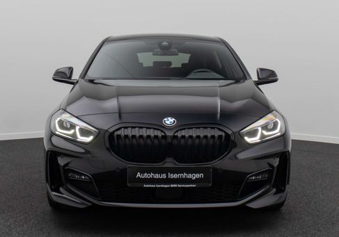 BMW 118, 2022
