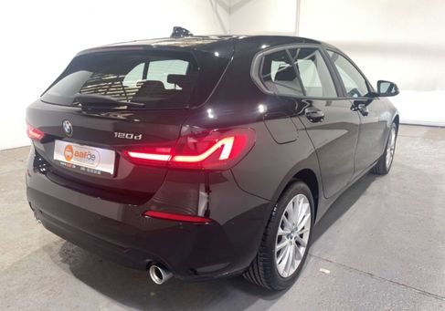 BMW 120, 2022 3