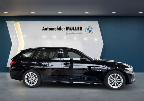 BMW 330, 2022