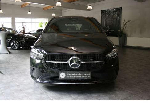 Mercedes-Benz B 180, 2025