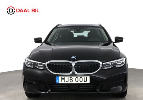 BMW 330, 2022