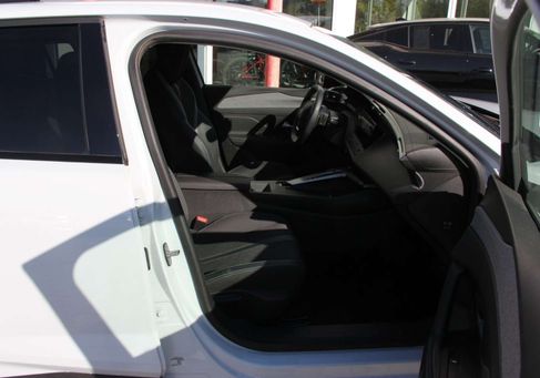Peugeot 408, 2025