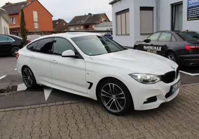 BMW 330, 2018