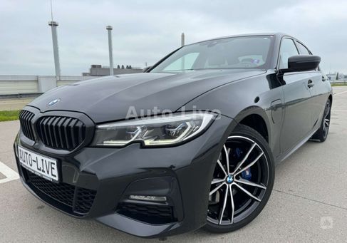 BMW 330, 2020