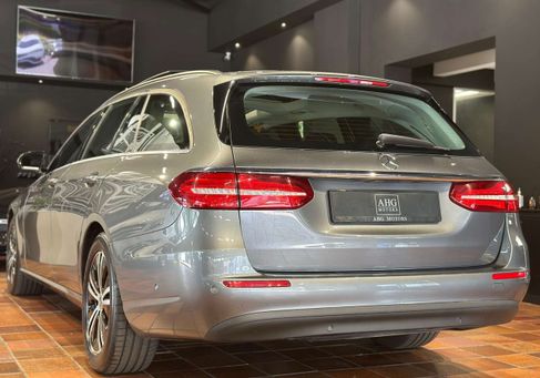 Mercedes-Benz E 200, 2020 3