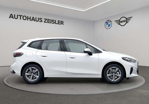 BMW 220, 2025 3