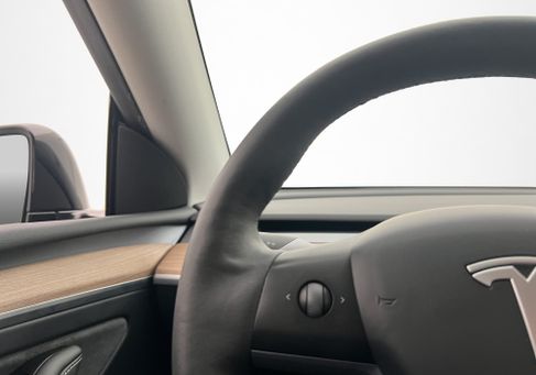 Tesla Model Y, 2023