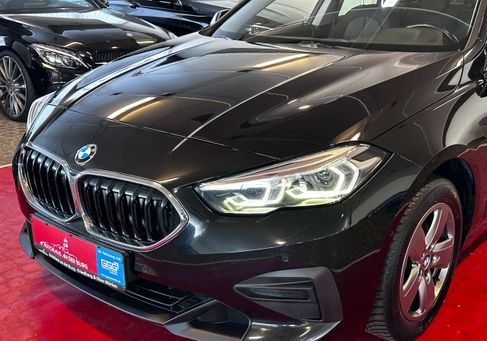 BMW 216, 2022