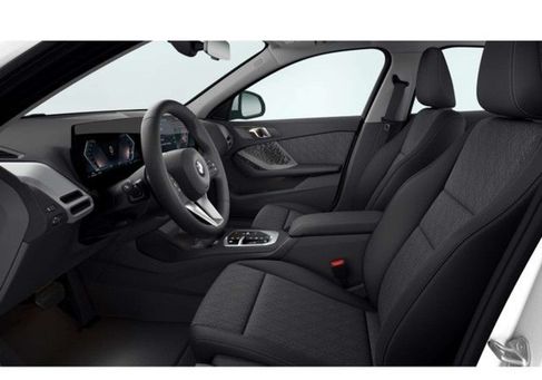 BMW 120, 2025 3
