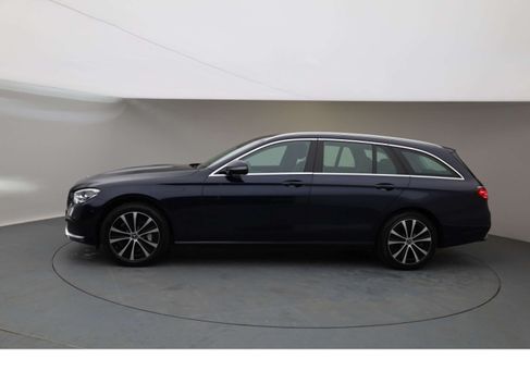 Mercedes-Benz E 300, 2022 3