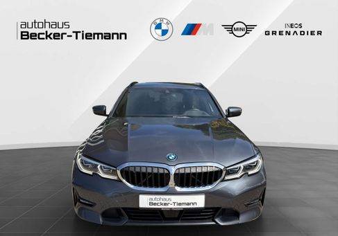 BMW 330, 2022