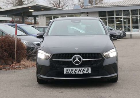 Mercedes-Benz B 200, 2022
