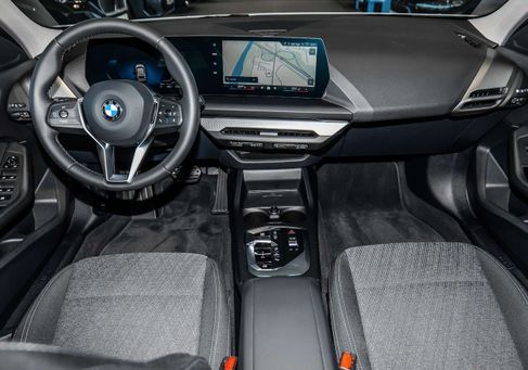 BMW 120, 2025
