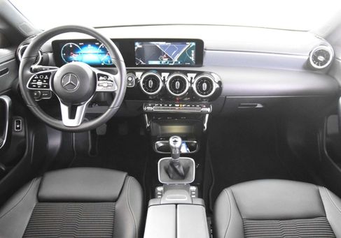 Mercedes-Benz CLA 180, 2022