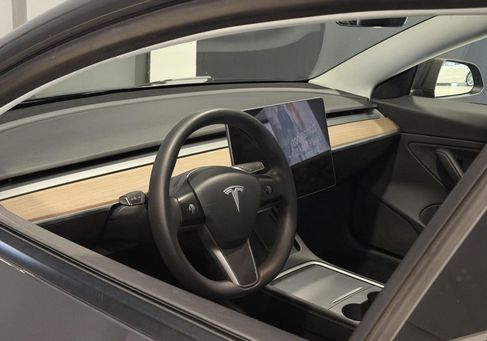 Tesla Model 3, 2021 3