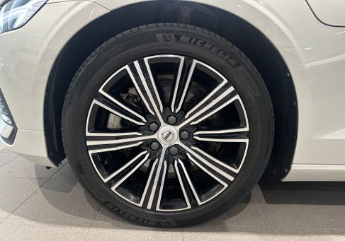 Volvo V60, 2022
