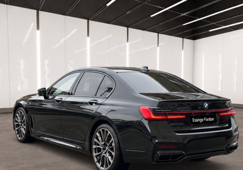 BMW 750, 2020 3