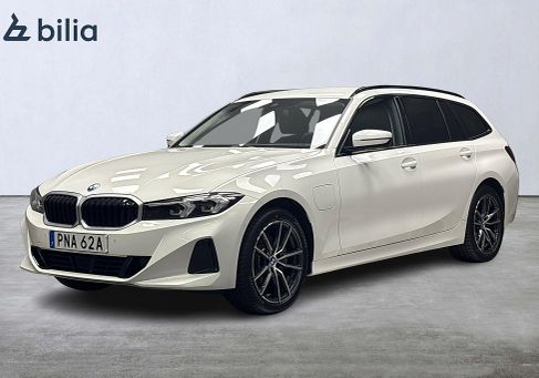 BMW 330, 2025