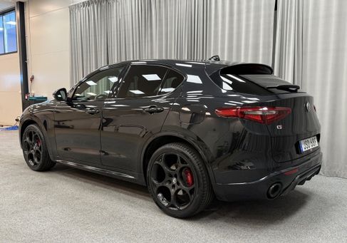 Alfa Romeo Stelvio, 2022 3