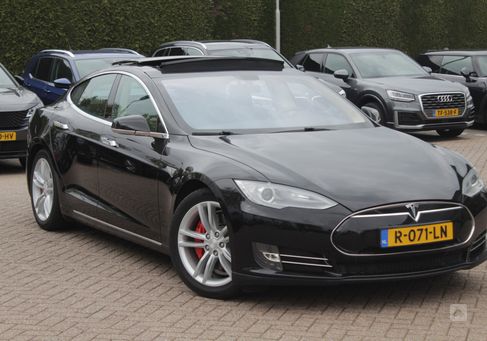 Tesla Model S, 2013