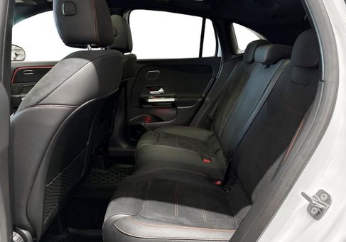 Mercedes-Benz GLA 200, 2025