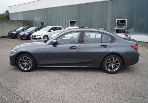 BMW 330, 2021