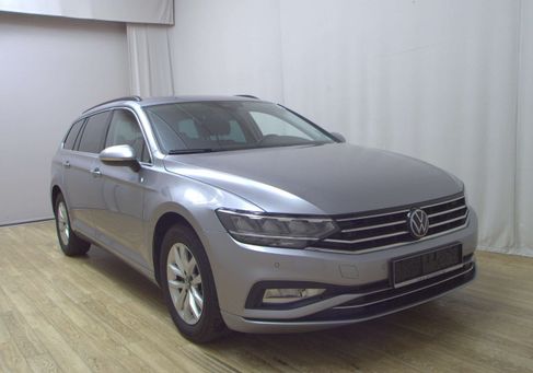 Volkswagen Passat, 2022