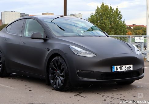 Tesla Model Y, 2024