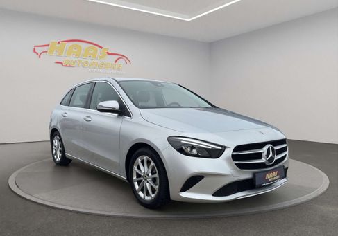 Mercedes-Benz B 180, 2022