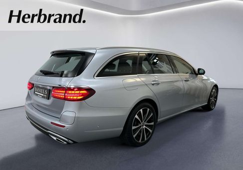 Mercedes-Benz E 300, 2022