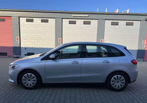 Mercedes-Benz B 180, 2020