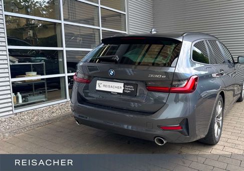 BMW 330, 2022