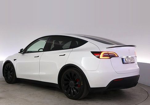 Tesla Model Y, 2023 3