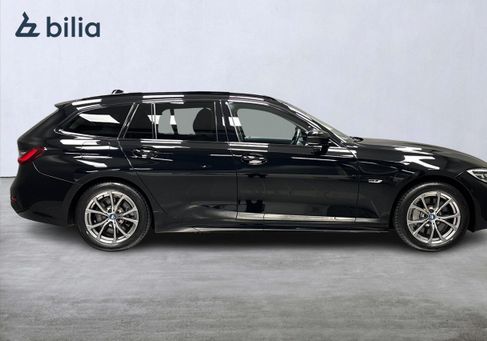 BMW 330, 2022