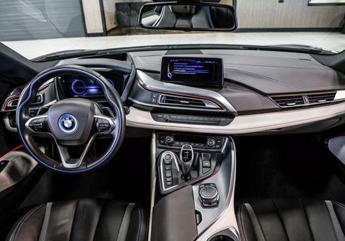 BMW i8, 2015