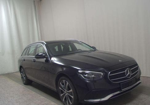 Mercedes-Benz E 300, 2022 3