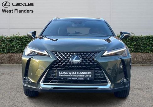 Lexus UX, 2025