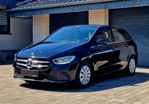 Mercedes-Benz B 180, 2022