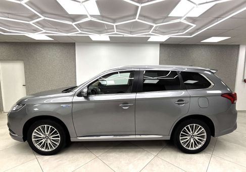 Mitsubishi Outlander, 2021