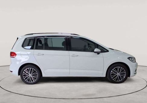 Volkswagen Touran, 2019 3