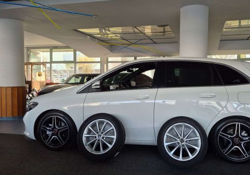 Mercedes-Benz B 220, 2020