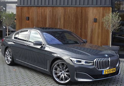 BMW 745, 2019